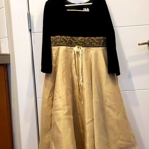 Brand: Jona Michelle Size:6 Color: black and gold